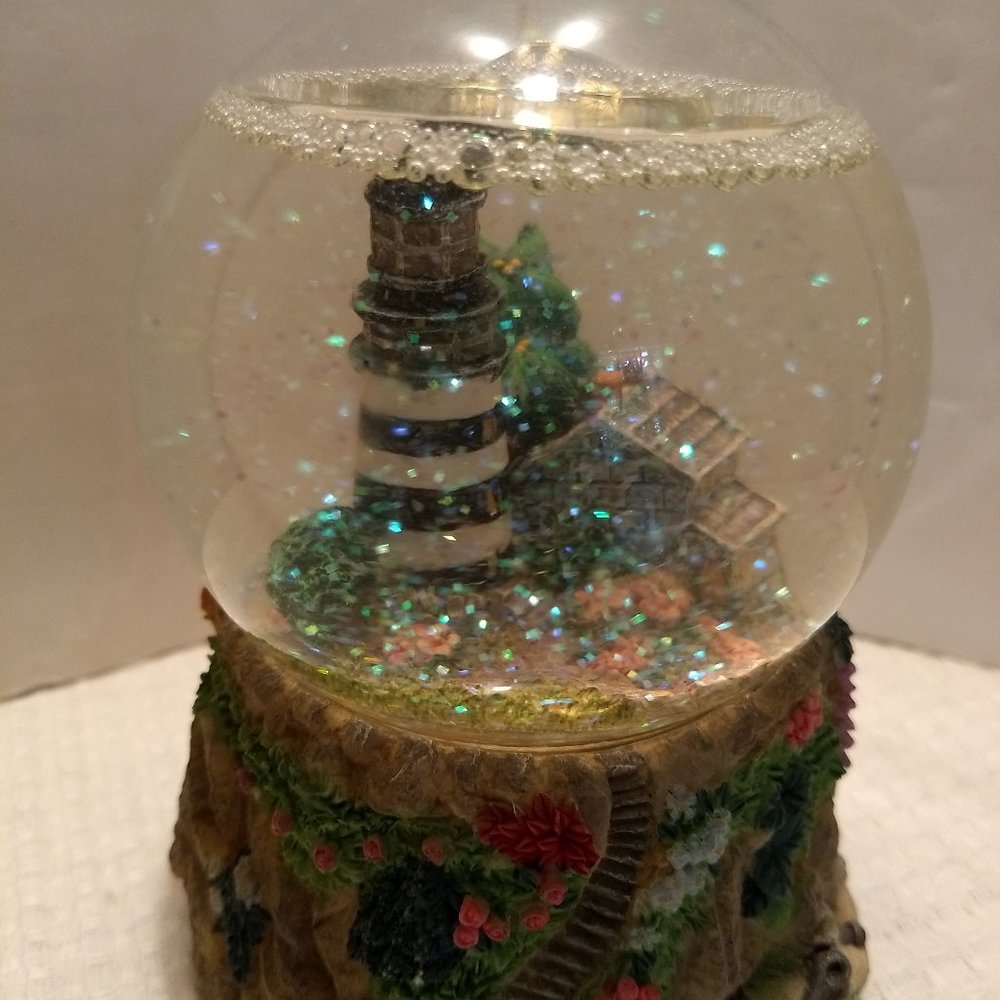Lighthouse Musical Snowglobe